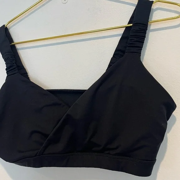 Fabletics Women’s Cross Front Sports Bra Size Medium - Picture 3 of 6
